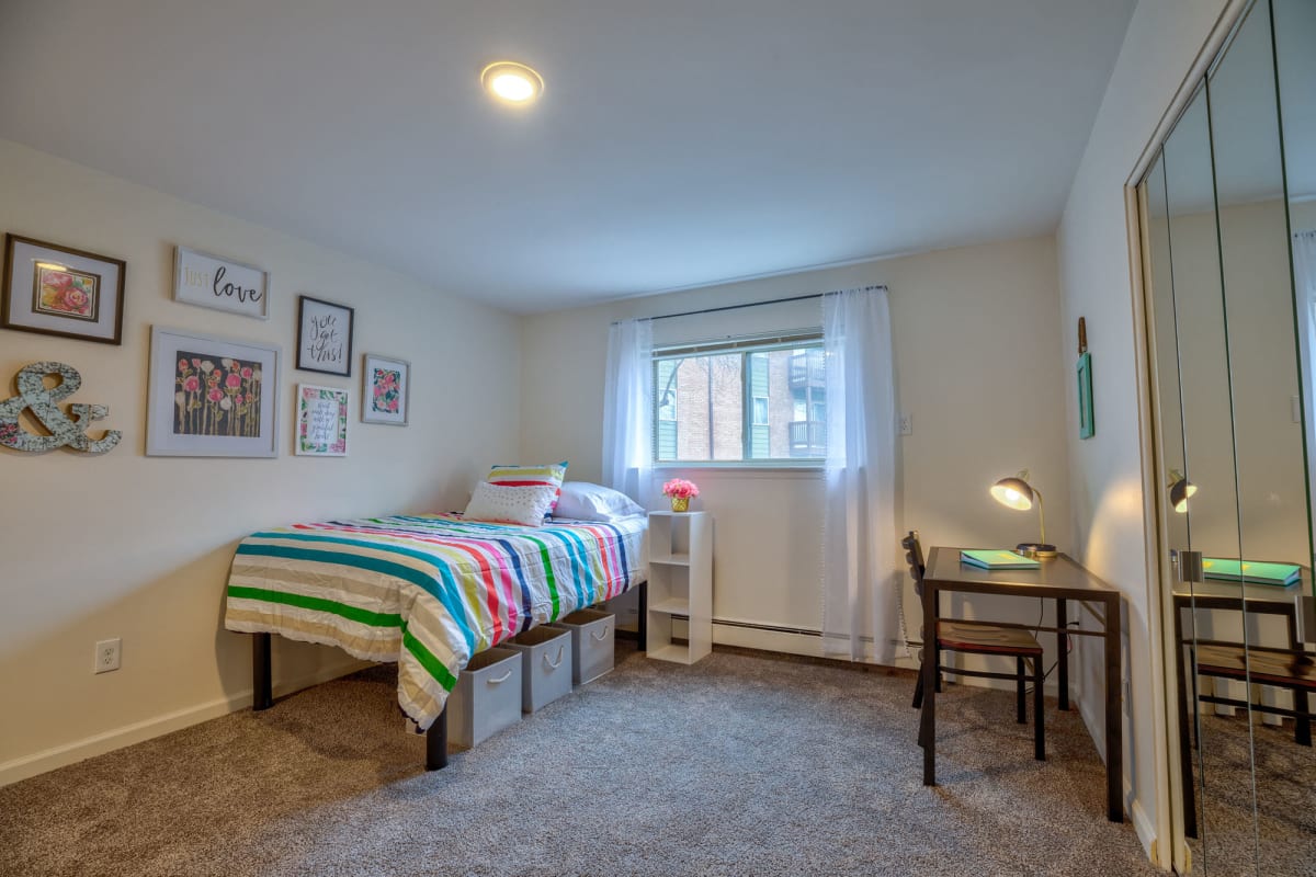 Photos of Berrytree Apartments near Michigan State University East